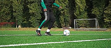 足球怎么打单边(三个所有球员都必须要掌握的足球技巧)