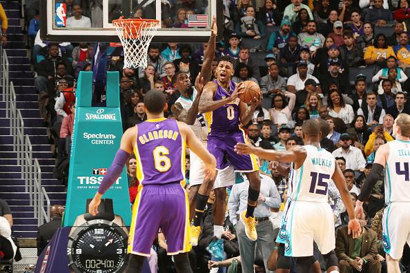 科比双手举起霸气照片（5图告诉你什么叫神仙球！科比负角度让哈登无奈，JR360度拉杆暴扣）