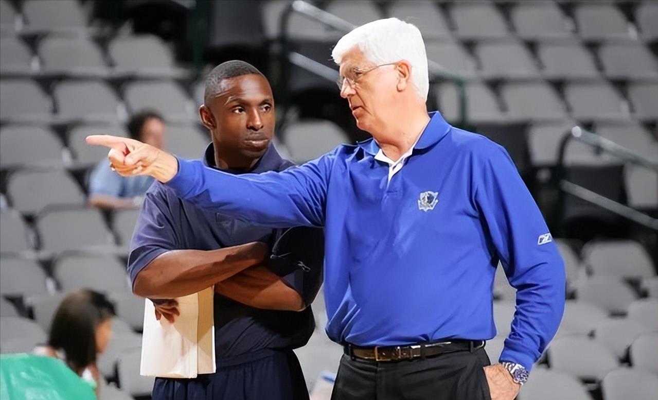 十九年共15位教练（盘点中国男篮历任主教练，从钱澄海到尤纳斯，哪个水平比较高？）