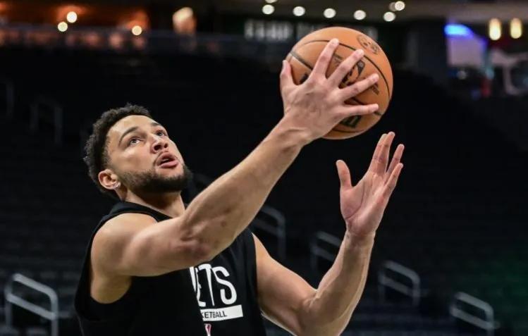 篮球帅哥的沦陷（糟糕表现被rapper嘲讽，本.西蒙斯在球场中彻底沉沦）