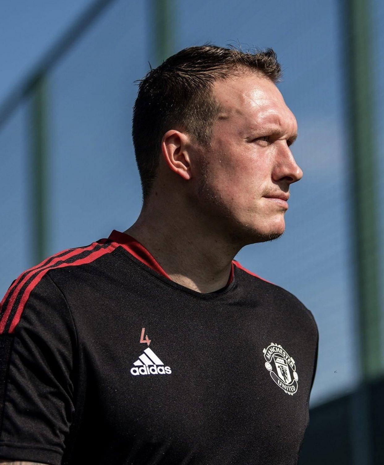 曼联阵容2021球员名单及号码（曼联公布新赛季英超大名单：琼斯挤上末班车，避免直接半年没球踢）