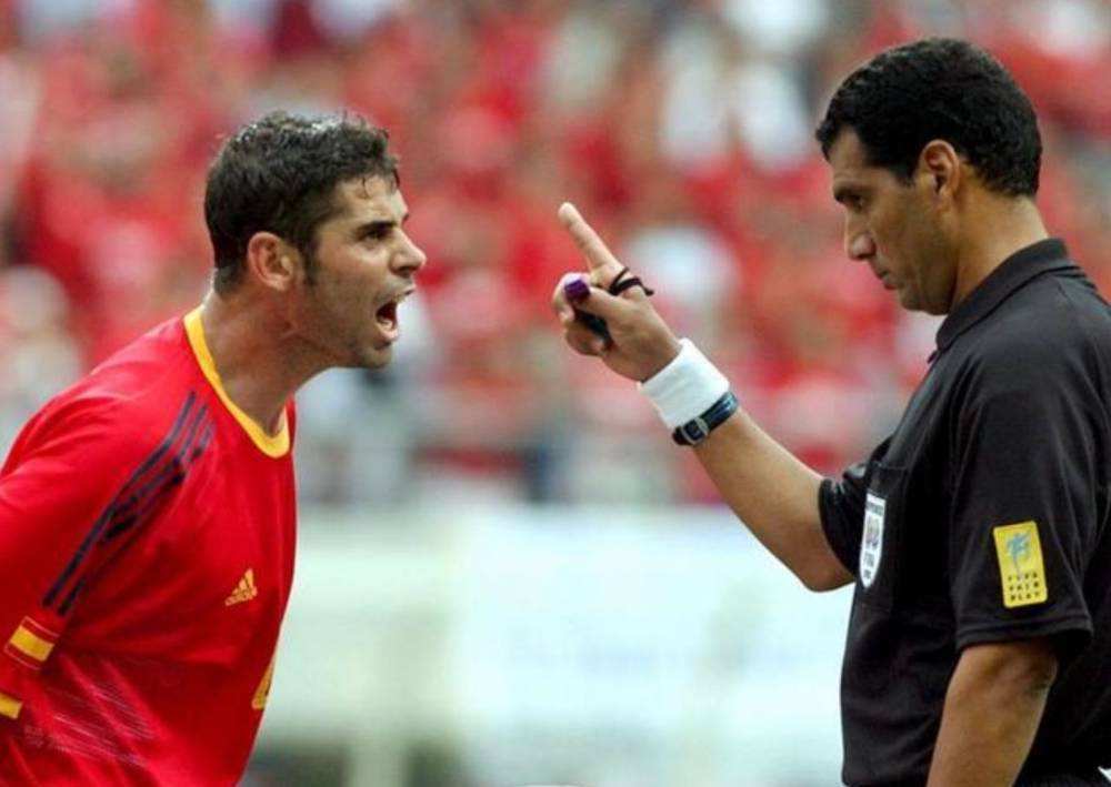 意大利与韩国足球断交原因(2002亚洲足球之耻!韩国靠黑哨淘汰两大世界冠军,你敢进我就敢吹)