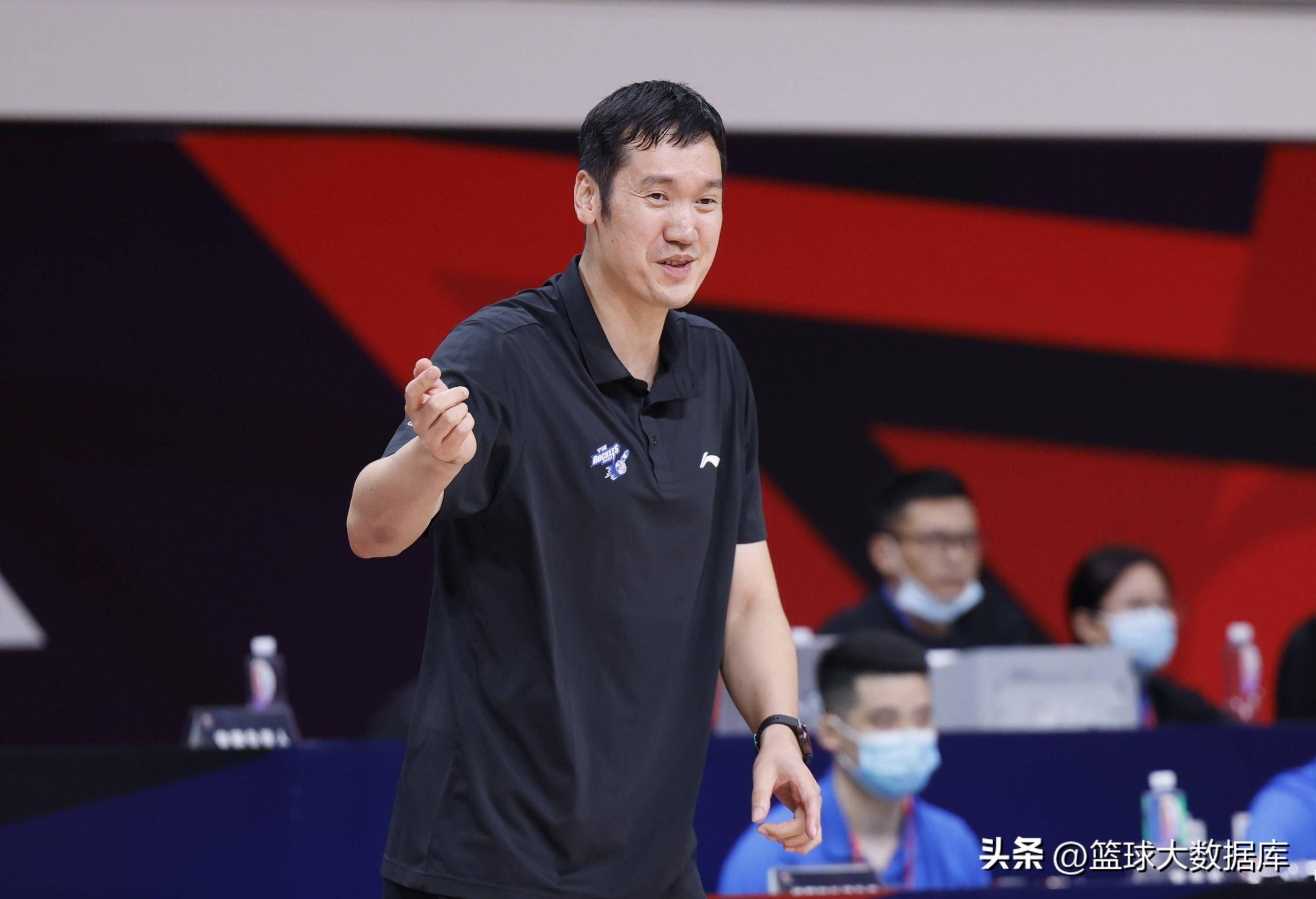 CBA各队教练（8家俱乐部完成换帅！CBA新赛季20支球队主教练全部确定，群雄逐鹿）