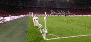 罗马终止阿贾克斯24场不败(2:1逆转阿贾克斯,罗马守住意甲欧战最后尊严,比尤文国米争气)