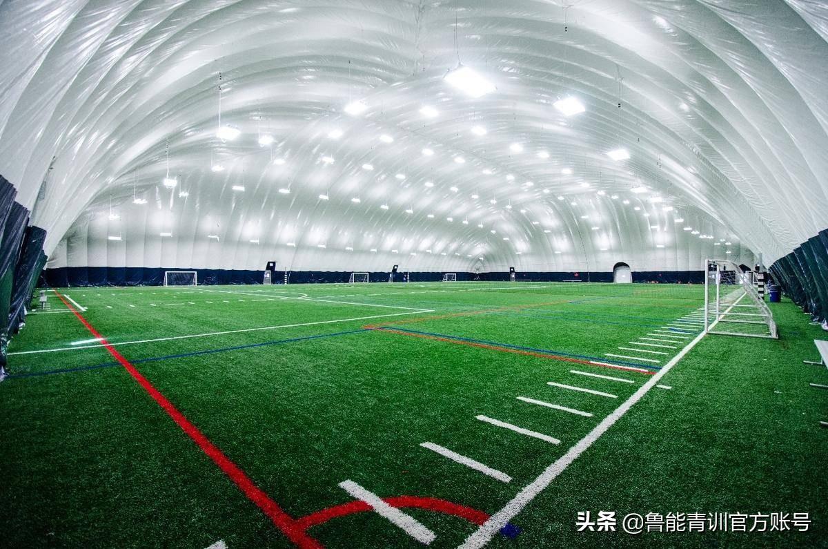 足球打气多少合适压力（揭秘气膜球场：在“大棚”里，你甚至可以踢足球）