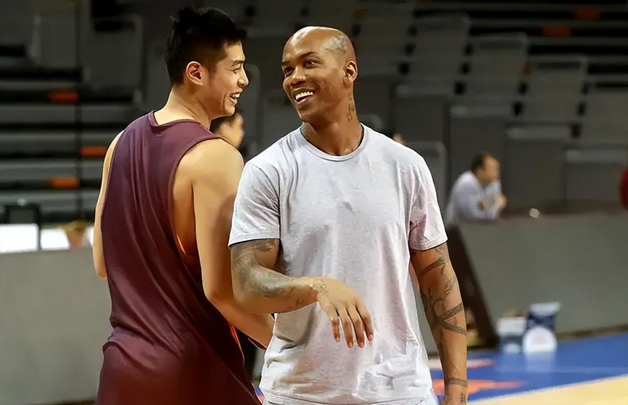 方硕北京球员(北京首钢下狠手!曝方硕被放弃,投奔马布里,加盟北控男篮)