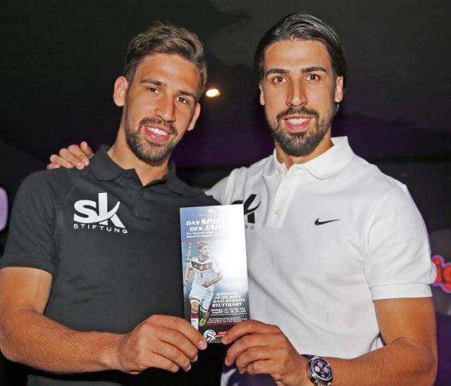 足球82号球星(“脸哥”赫迪拉挂靴:再见,大满贯领袖与被误解的模范8号)