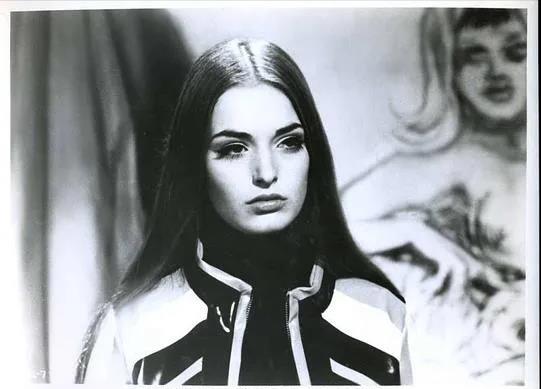 有地狱1980年由(恐怖片导演才是选美界的祖师爷!这些恐怖片女主一个比一个惊艳)