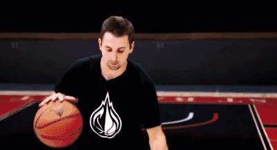 如何快速增加玩篮球的手感(NBA训练师教你如何让篮球手感瞬间提升的控球训练,抓紧学学!)