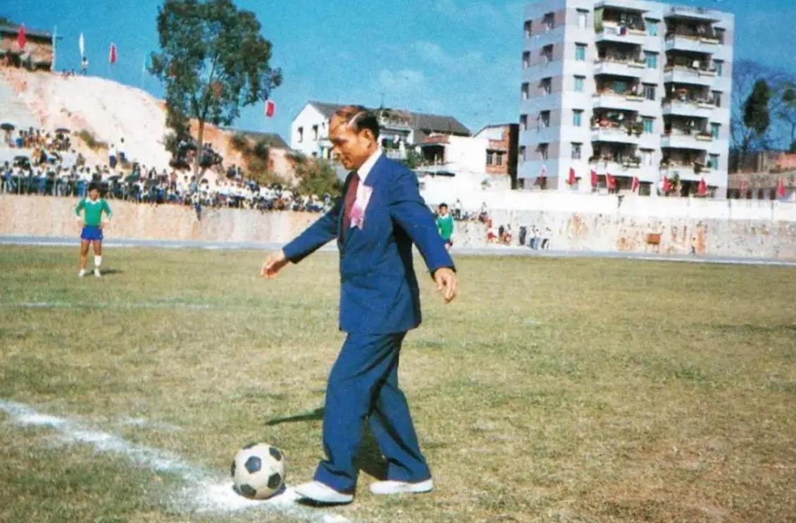 中国足球进入世界杯是哪一年进球数（2002年中国男足打入世界杯，大功臣不仅是米卢，还有香港的霍英东）