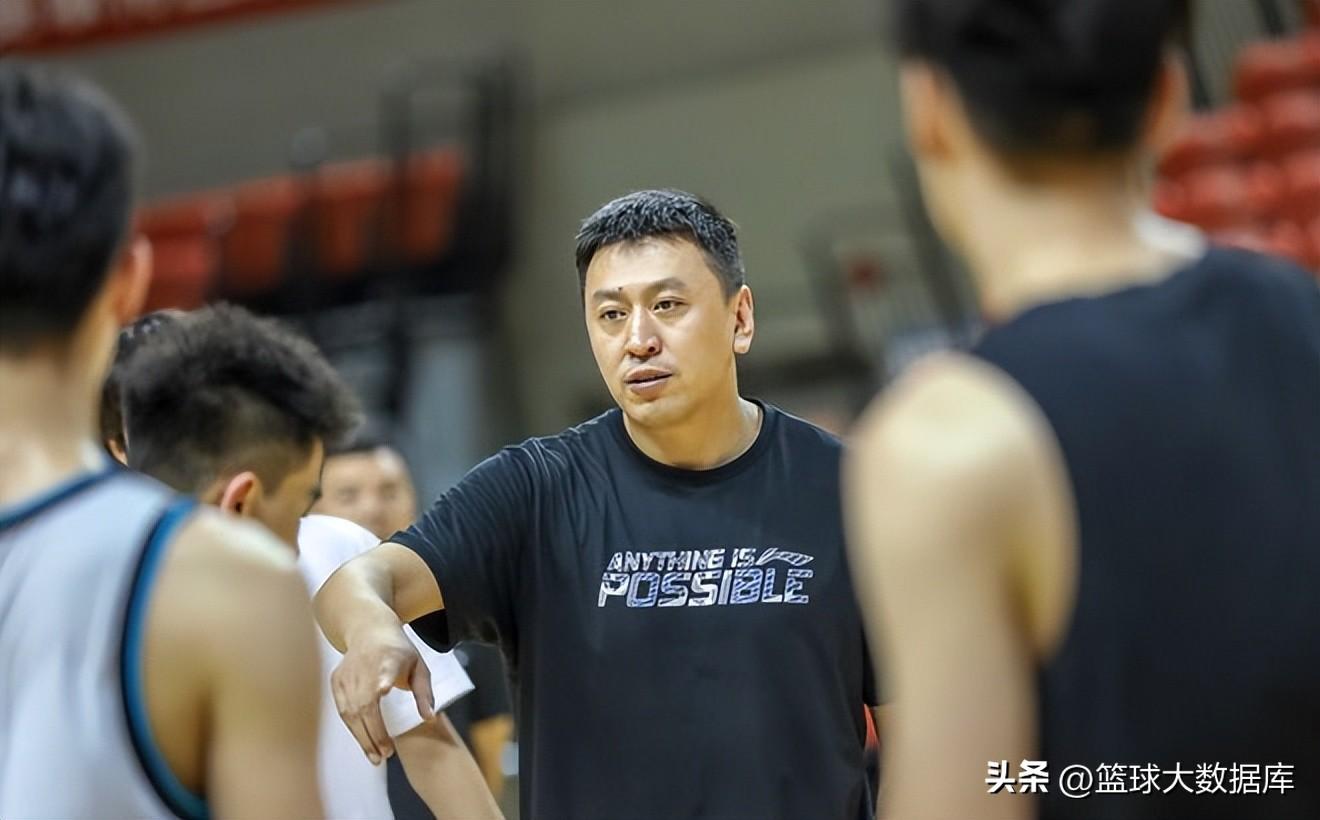 CBA各队教练（8家俱乐部完成换帅！CBA新赛季20支球队主教练全部确定，群雄逐鹿）