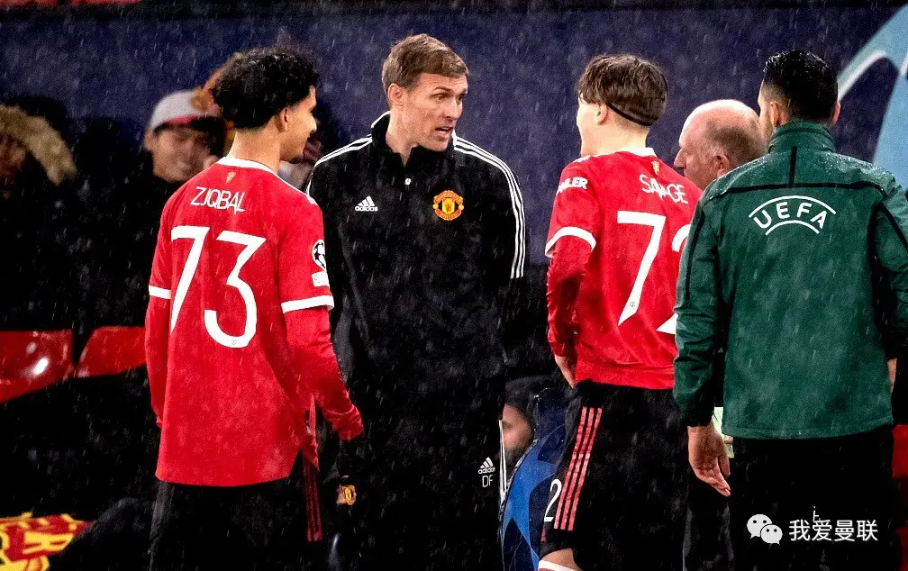 范德贝克失误送礼(齐达内红魔首秀…)