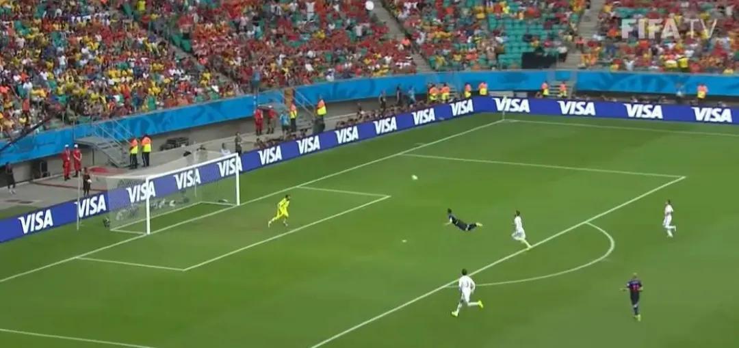 罗本2014世界杯鱼跃式头球(范佩西锦鲤鱼跃破门,罗本脚踏风火轮复仇卡西利亚斯)