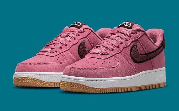 蓝白色篮球鞋（耐克新品！东契奇1代多配色曝光，Zion2新配色质感佳，AF1有惊喜）