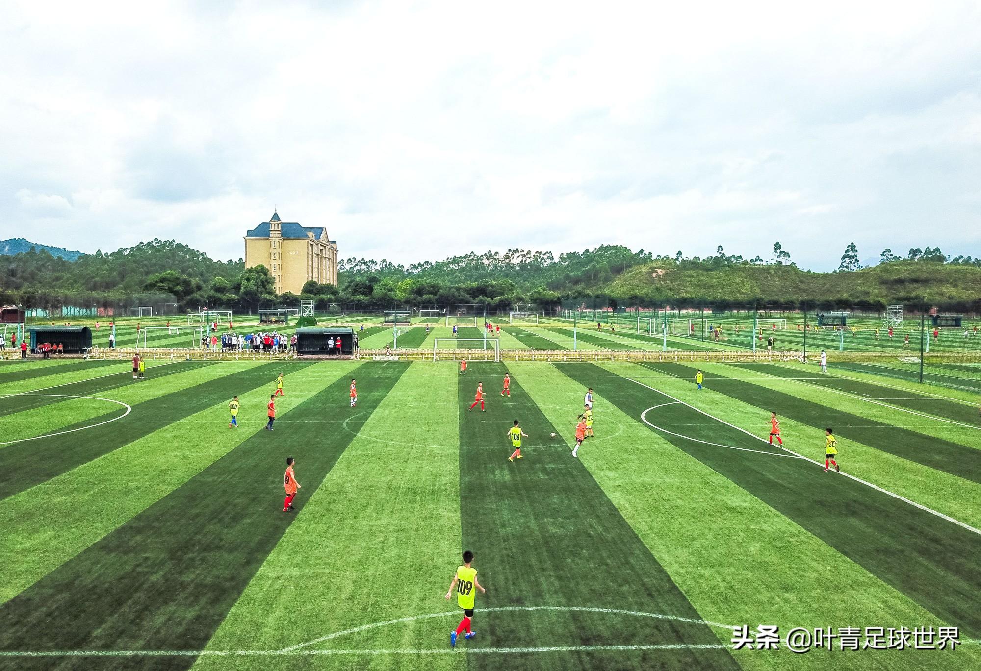 恒大足球青训怎么报名(探秘恒大足校:2万人报名,只招300人!百里挑一,全免费培养)