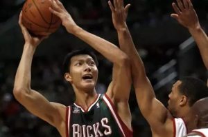 阿联年龄作假了吗(为何当年6号秀的阿联被雄鹿放弃,后来15顺位的字母被重点培养?)-华海博客