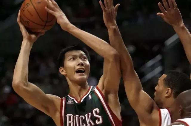 阿联年龄作假了吗（为何当年6号秀的阿联被雄鹿放弃，后来15顺位的字母被重点培养？）