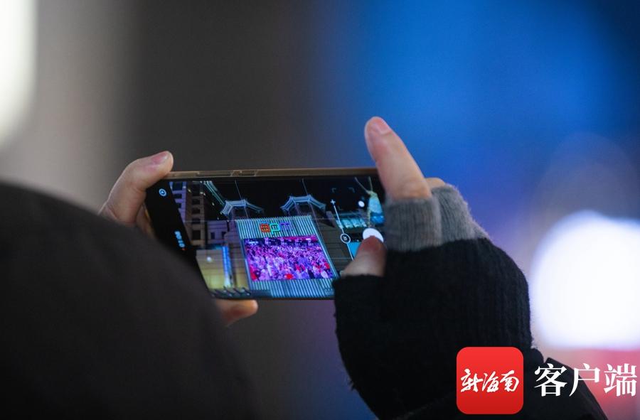 2020年的冬奥会在哪里举办(新海南记者带你看冬奥|北京冬奥会开幕 市民户外看直播)