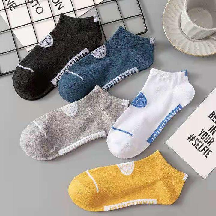 足球袜可以日常穿吗(男生可以日常穿足球袜好看吗?)