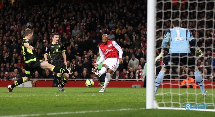 英超球迷排行(球迷票选英超30年最伟大球员:亨利居首,C罗、希勒二三位)