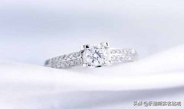 怎么挑选钻石戒指（买钻戒应该如何挑选）