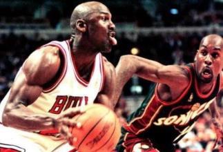 nba的人的腿为什么那么长（为什么NBA球员大多粗胳膊细腿，是天然的，还是人为的？）