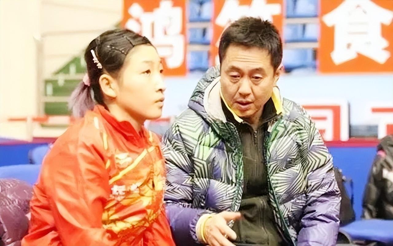 侯英超前女友李楠施之皓（施之皓近况：二婚娶弟子李楠，赴巴新执教，如今面容尽显苍老之态）