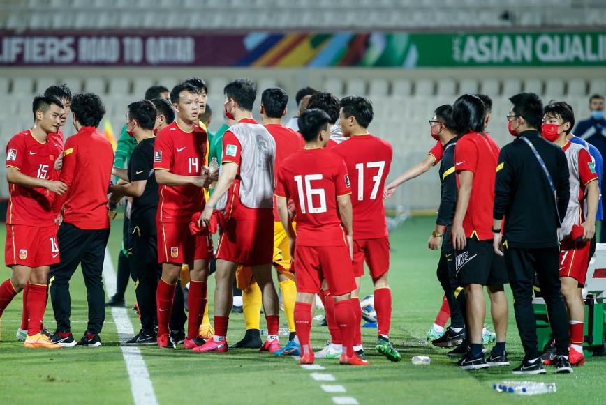 足球联赛靠什么赚钱（足坛再遭曝光！搞青训就是为了捞钱，张路曝光足坛新产业链）