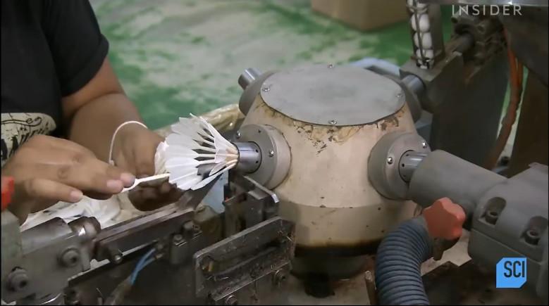 怎么做简单的羽毛球（看完羽毛球的制作过程，感觉不好好打球都有点对不住它）