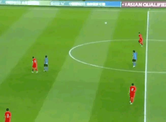 足球不能踩球的原因(中国男足为什么一直都处理不了停球的这个难题?)