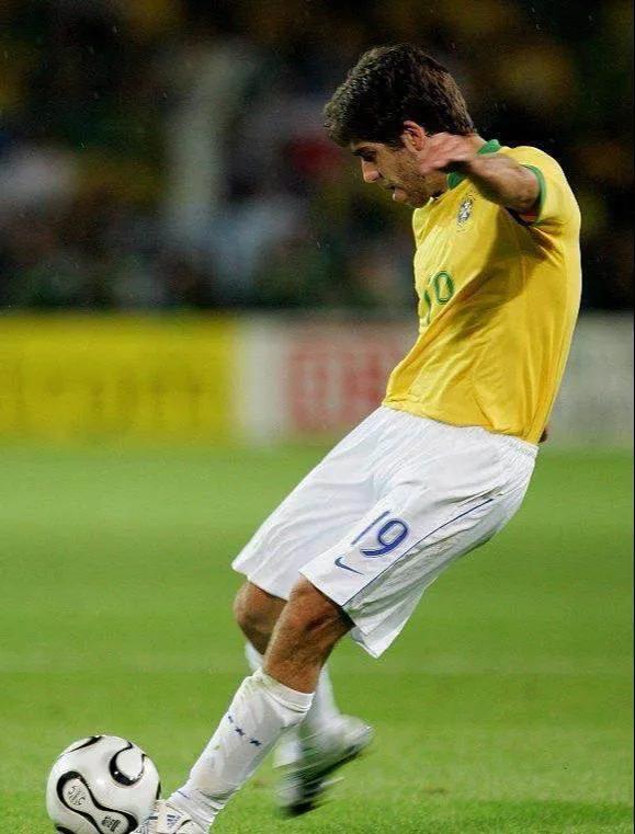 足球过人有哪些经典动作（盘点世界足坛经典过人招式）