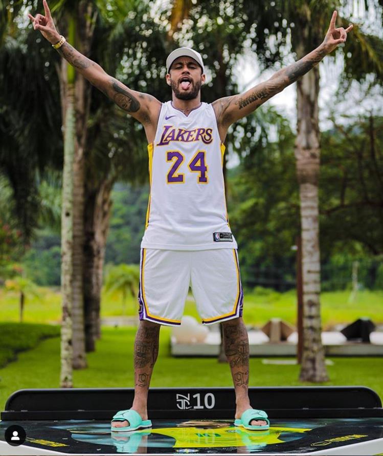 巴西球王内马尔有多帅（多才多艺的宝藏男孩？内马尔唱跳rap篮球都会！隔离期生活太丰富）