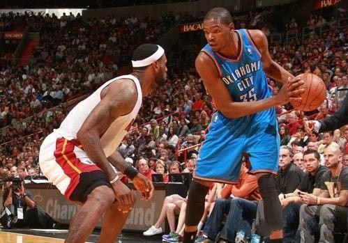 篮球全场怎么站位（篮球场上五个位置的作用和打法！别说没告诉你！）