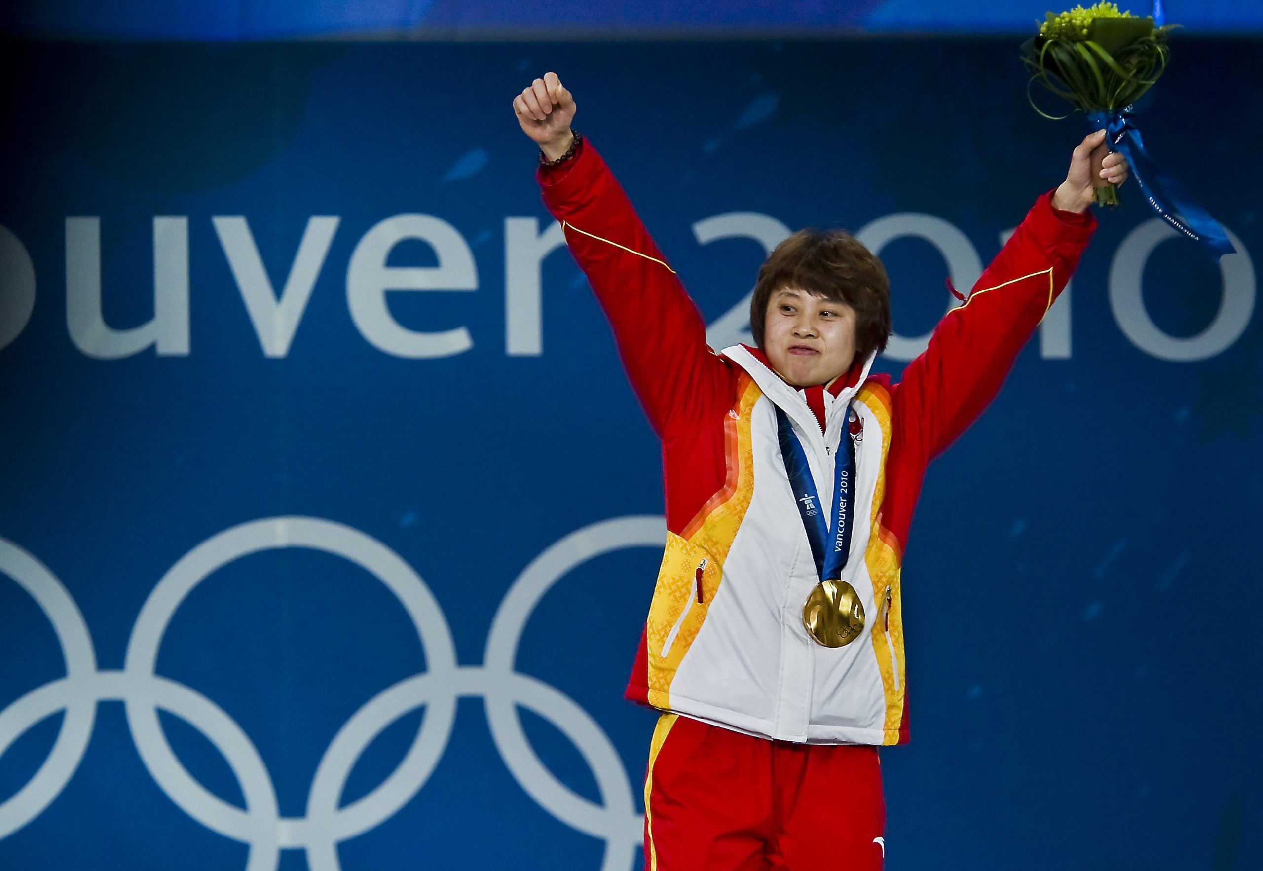 08年金镶玉奖牌多少钱(东京奥运金牌掉皮?哪届奥运金牌最值钱?为何金镶玉只能排第10?)