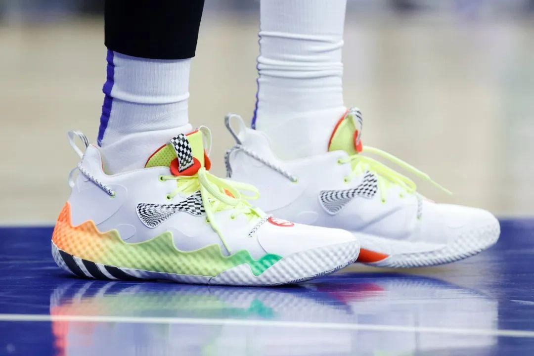 耐克篮球鞋都有哪些明星款(莫兰特、维金斯NBA明星球员季后赛穿了哪些Nike乔丹篮球鞋?)