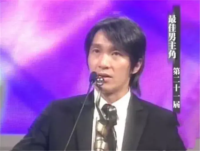 足球比赛都是在演戏吗（《少林足球》幕后：赵薇被骂，内地禁映，周星驰和投资人打官司）