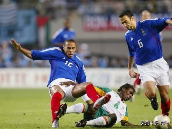 02年世界杯法国首场(2002年世界杯揭幕战爆冷!齐达内缺阵,卫冕冠军法国0比1塞内加尔)