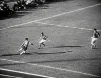 世界杯有没有打架视频（这是最粗野的一场世界杯！双方上演90分钟的球场群架）