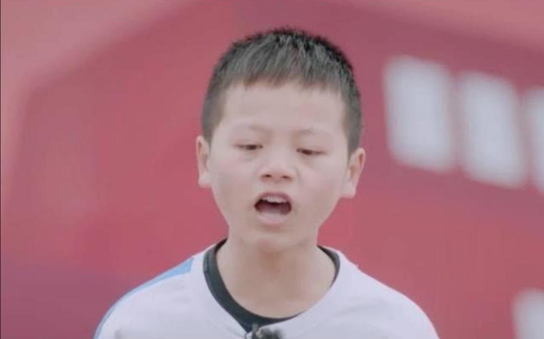 一个人练足球尴尬吗(关于国内屡次出现所谓的足球少年而引发的一些思考)