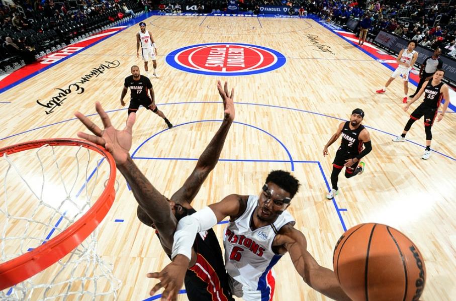 活塞VS热火（爆冷！活塞完胜热火，结束14连败，洛瑞19分10助，热火跌出前四）