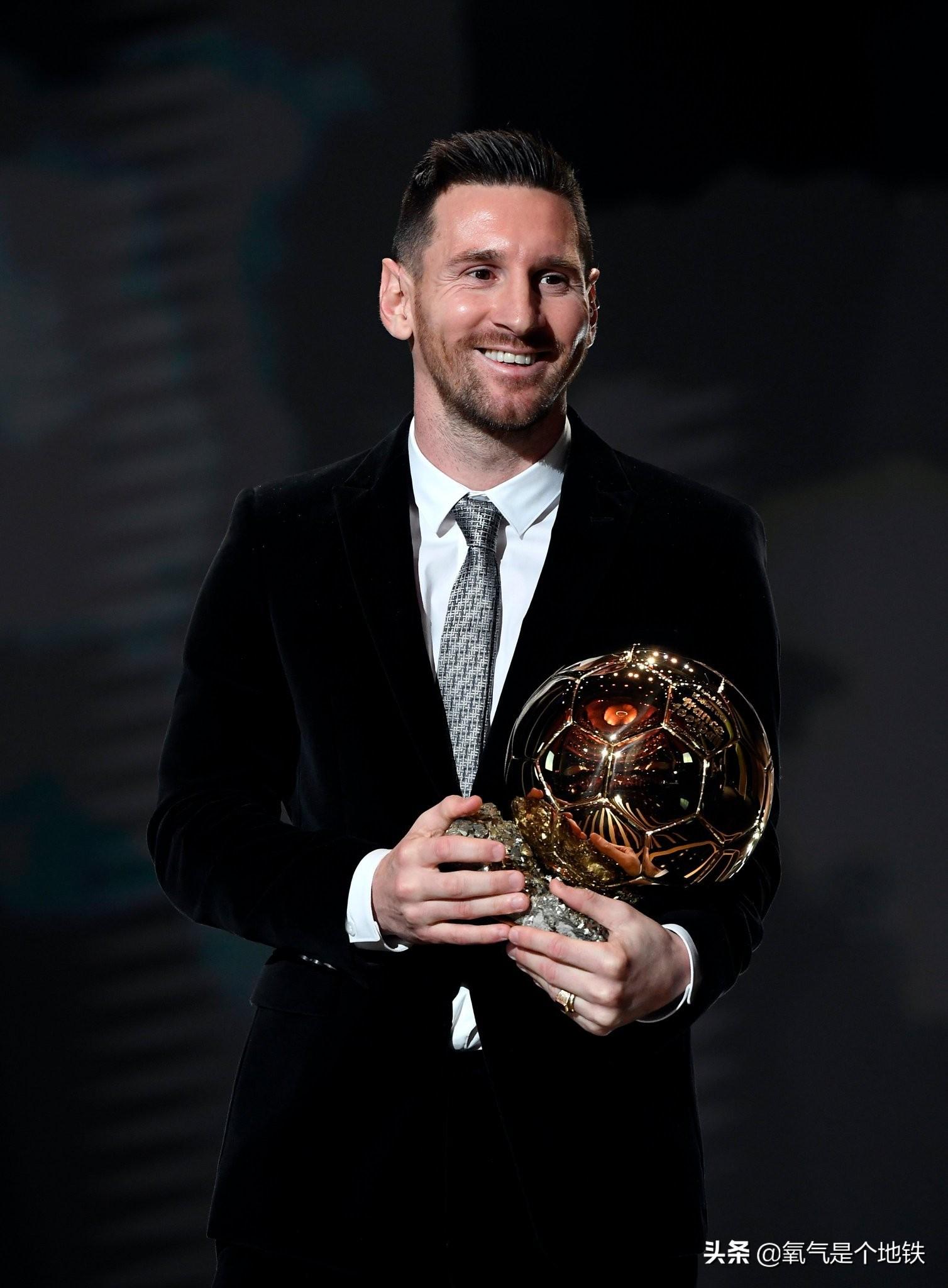 十大足球巨星排名(今年世界足坛前十球员榜:金球奖得主梅西领衔!C罗仅排第十)