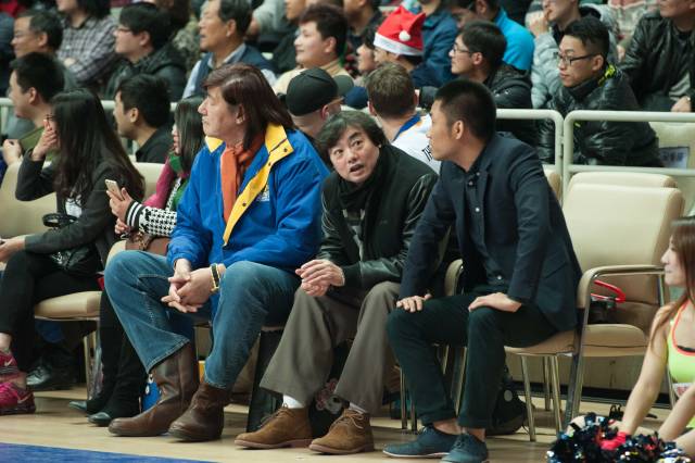 pptv篮球解说王（重磅！姚明助阵传奇回归 王燕宁短暂停结束了）