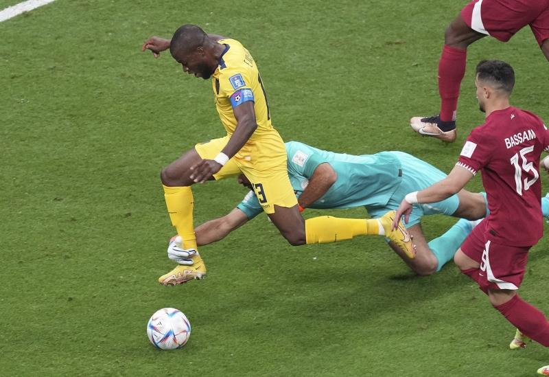 世界杯大型足球赛（盛宴开启！卡塔尔世界杯开幕 东道主首战两球完败上缴昂贵学费）