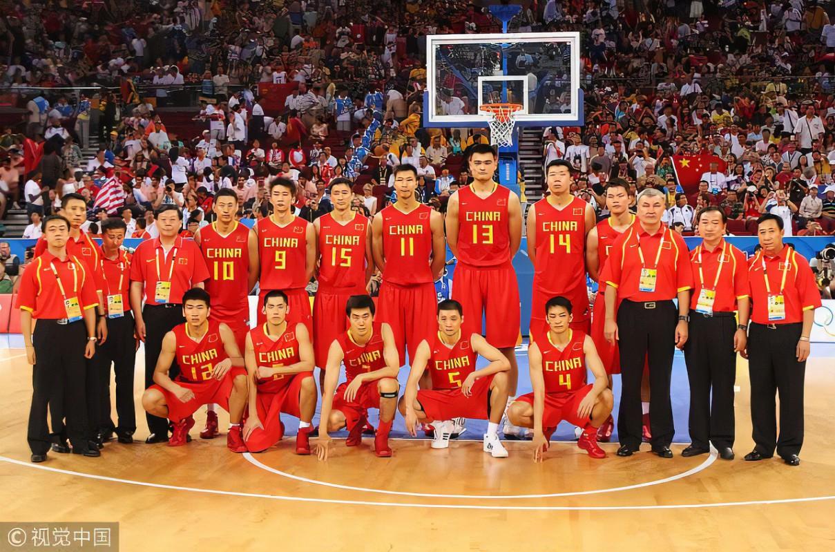 08年奥运会男篮主教练是谁（杜锋的国家队带的后卫多，那此前的世界大赛男篮都会带几个后卫？）