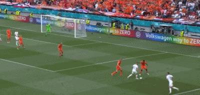 捷克队vs荷兰(半场:荷兰0-0捷克,巴拉克门前两米放高射炮,场面略显沉闷)