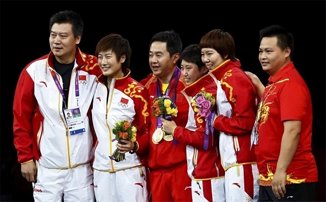 侯英超前女友李楠施之皓（施之皓近况：二婚娶弟子李楠，赴巴新执教，如今面容尽显苍老之态）