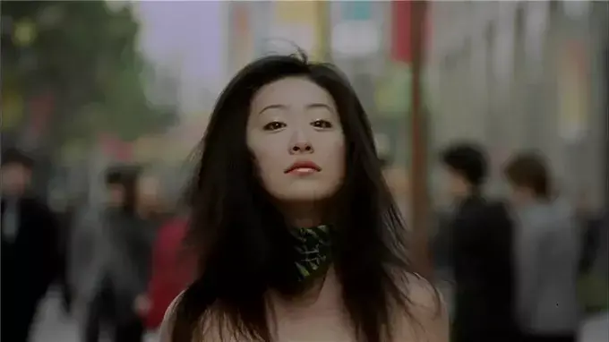 足球比赛都是在演戏吗（《少林足球》幕后：赵薇被骂，内地禁映，周星驰和投资人打官司）