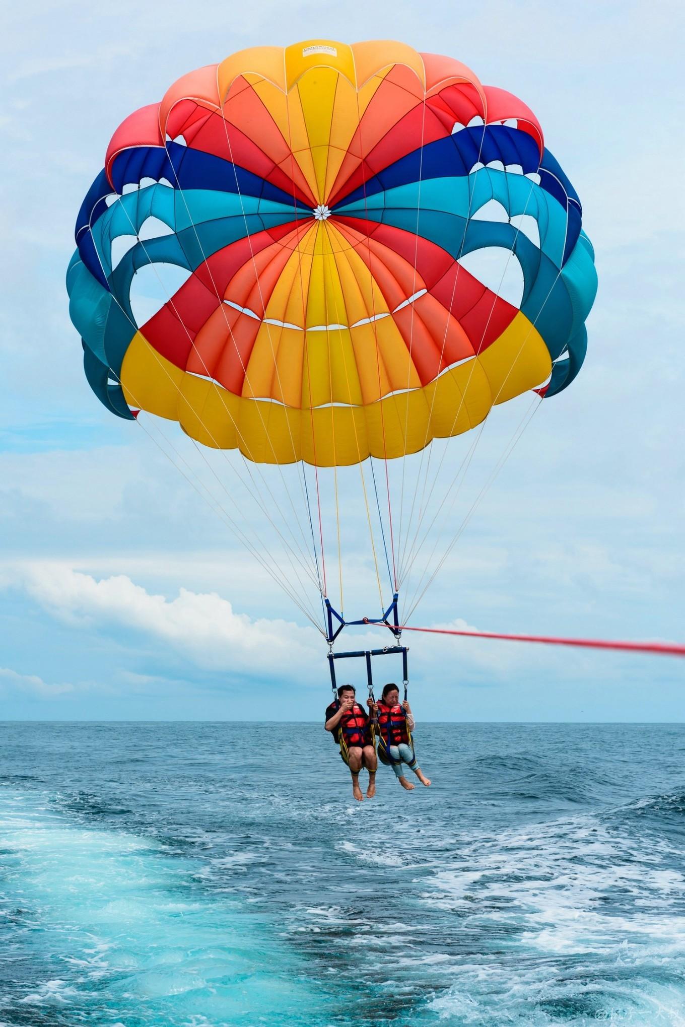 在哪里可以游艇拍照(2022年三亚游艇出海有哪些海上娱乐项目最值得期待和体验?)