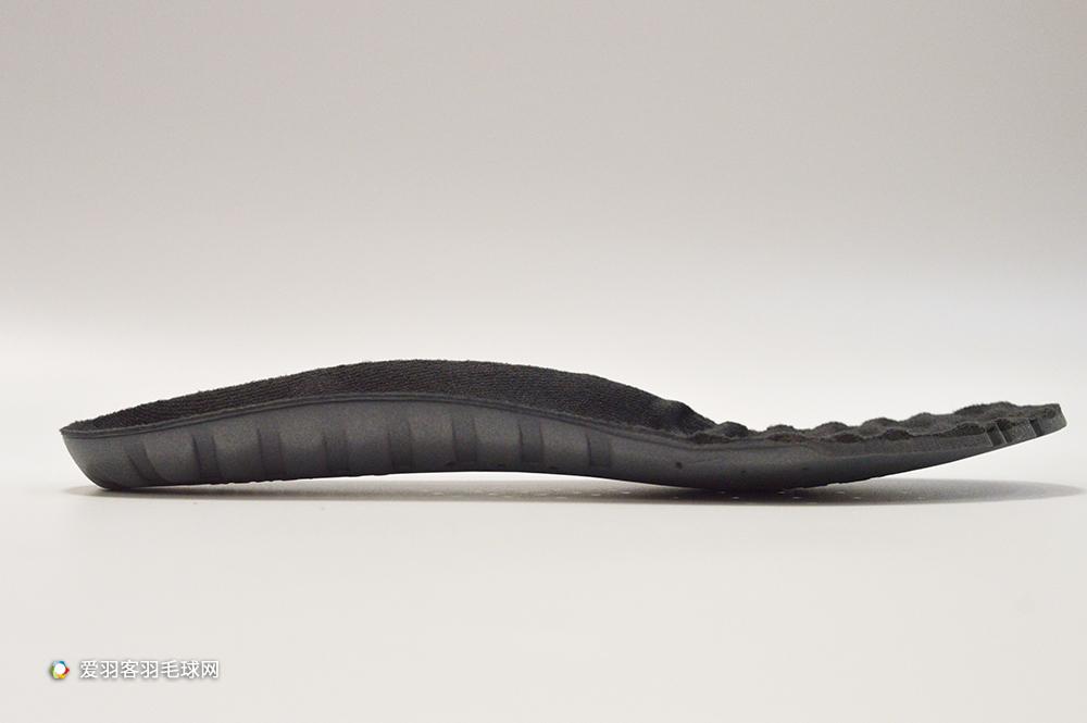 儿童打羽毛球穿什么鞋好(这款羽毛球鞋火了20年!国际选手几乎人手一双)