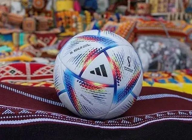 国足都无缘世界杯最后2场(半岛叨叨丨围炉相聚的世界杯,你准备好了吗?国足缺席,但中国元素满满)